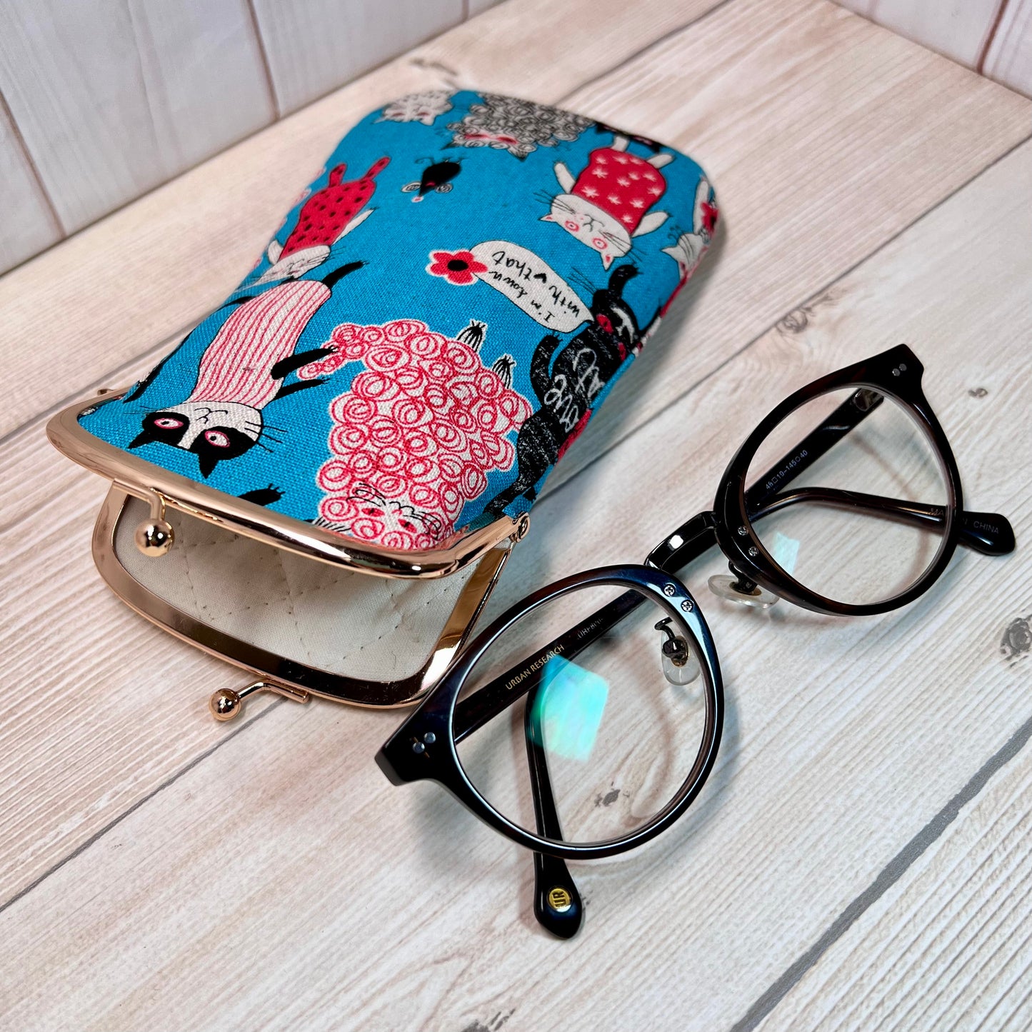 kiss lock eyeglass case neko cats